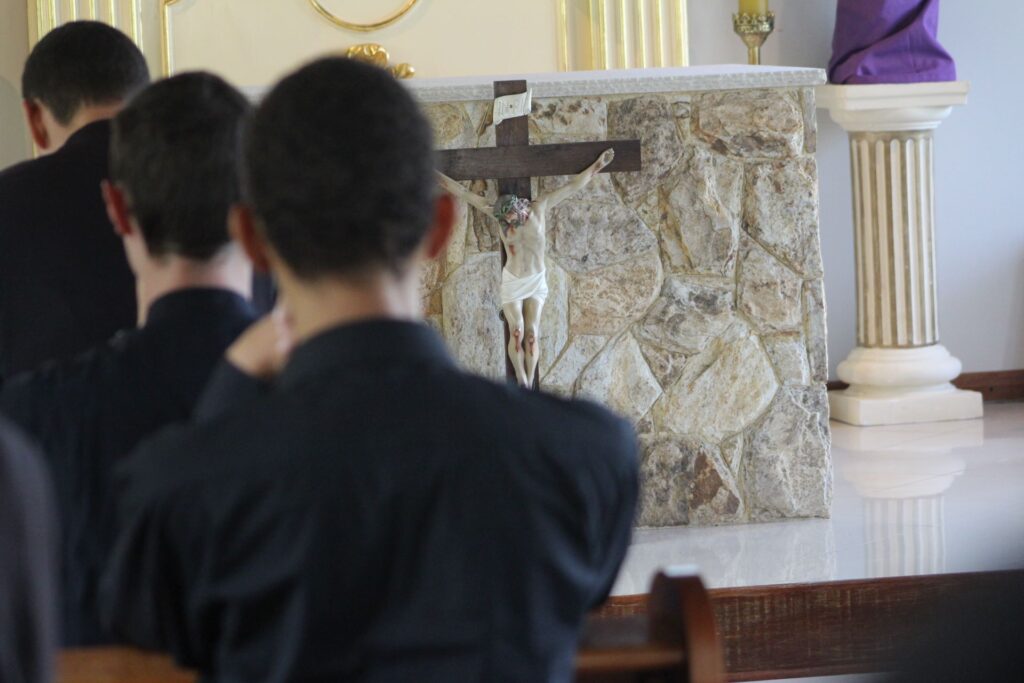 seminarians praying